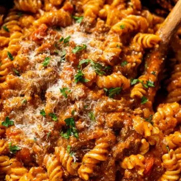 One pot creamy tomato beef pasta