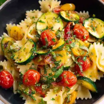 Pasta with zucchini and tomatoes